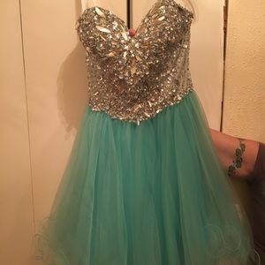 Strapless formal dress
